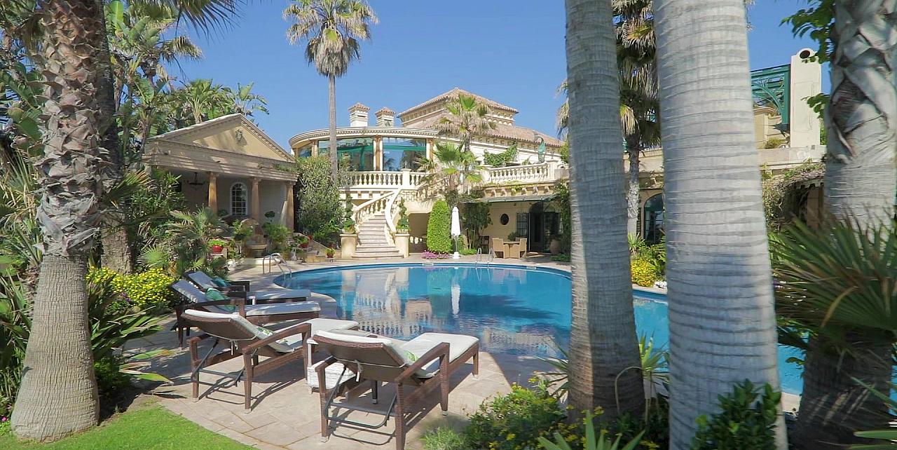 Villa Mija - 9 bedroom beachfront villa in Spain 