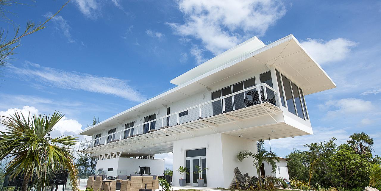 Sky Ten Estate - 7 Bedroom beachfront villa Eleuthera 